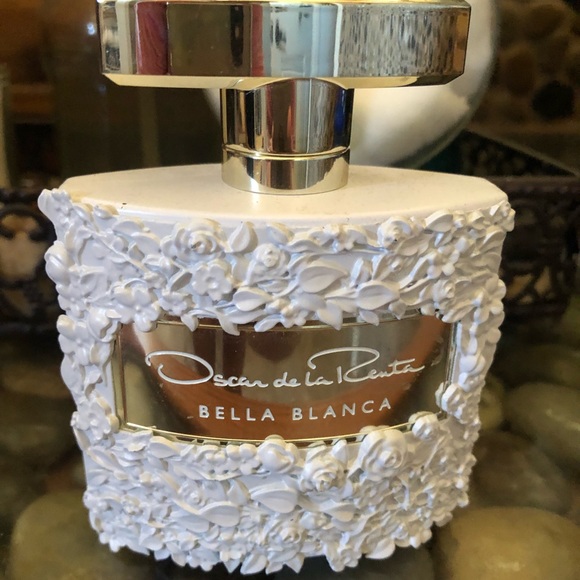 Oscar de la Renta Other - Authentic Oscar de la rents Bella blanc 🌸🌸 Oscar de la Renta Other - Authentic Oscar de la rents Bella blanc 🌸🌸